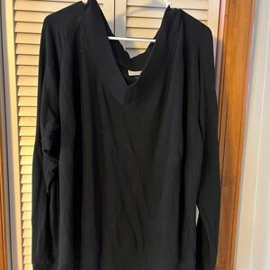 Universal Thread Black V-Neck Pullover
